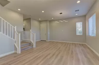 Photo #5: 2382994 Listing 