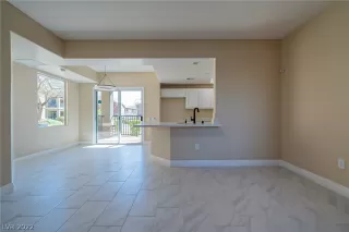 Photo #5: 2383017 Listing