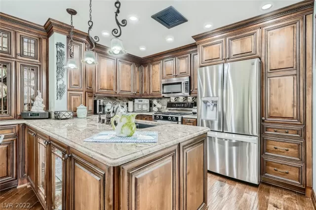 MLS: 2383021 Condo For Sale