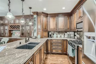 Photo #1: 2383021 Listing