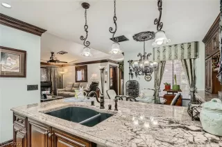 Photo #2: 2383021 Listing