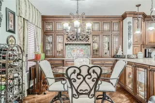 Photo #3: 2383021 Listing