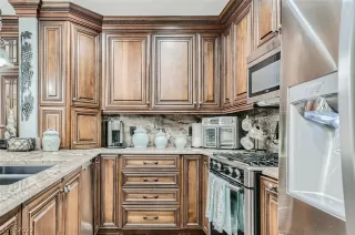 Photo #6: 2383021 Listing