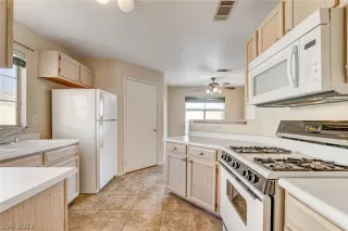 Photo #2: 2383039 Listing 