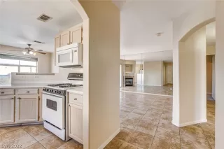 Photo #3: 2383039 Listing 