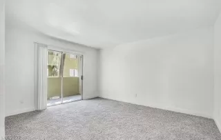 Photo #2: 2383068 Listing 