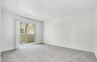 Photo #4: 2383068 Listing 