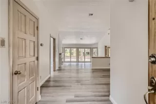 Photo #3: 2383072 Listing