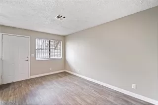 Photo #4: 2383074 Listing