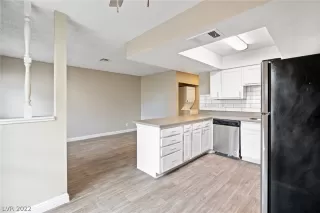 Photo #6: 2383074 Listing