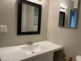 Photo #5: 2383078 Listing