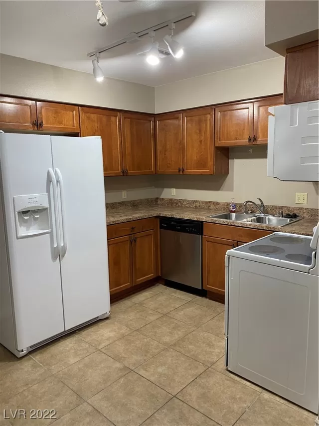 MLS: 2383119 Condo For Sale