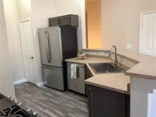 Photo #5: 2383133 Listing