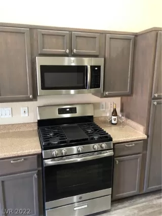 Photo #6: 2383133 Listing