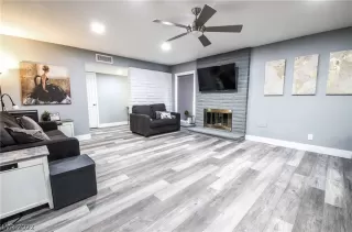 Photo #4: 2383135 Listing