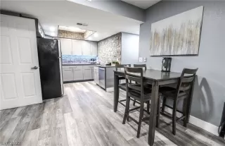 Photo #5: 2383135 Listing