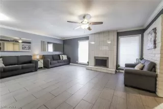 Photo #4: 2383137 Listing