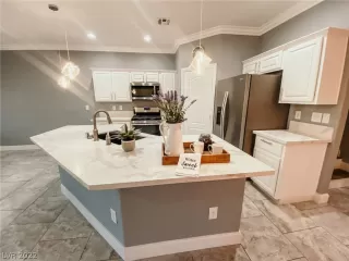 Photo #2: 2383146 Listing