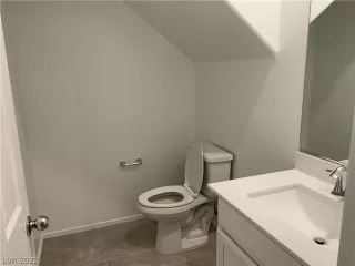 Photo #5: 2383242 Listing 