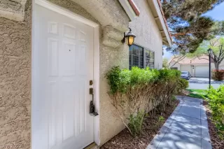 Photo #2: 2383245 Listing