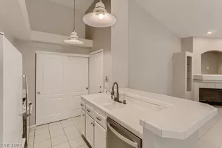 Photo #6: 2383245 Listing