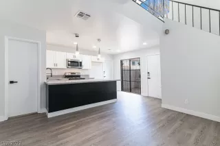 Photo #3: 2383247 Listing