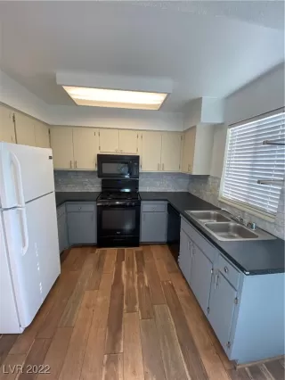 Photo #1: 2383255 Listing 