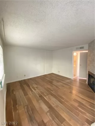 Photo #3: 2383255 Listing 