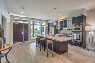 Photo #3: 2383261 Listing