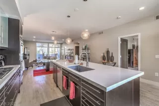 Photo #6: 2383261 Listing