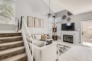 Photo #3: 2383303 Listing