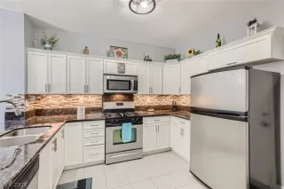 Photo #6: 2383303 Listing