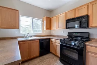 Photo #5: 2383304 Listing