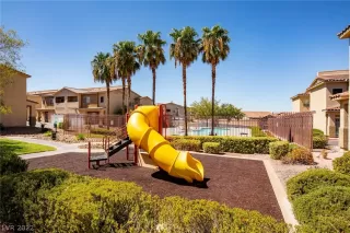 Photo #3: 2383326 Listing