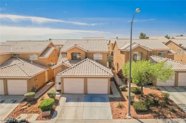 MLS: 2383348 Condo For Sale