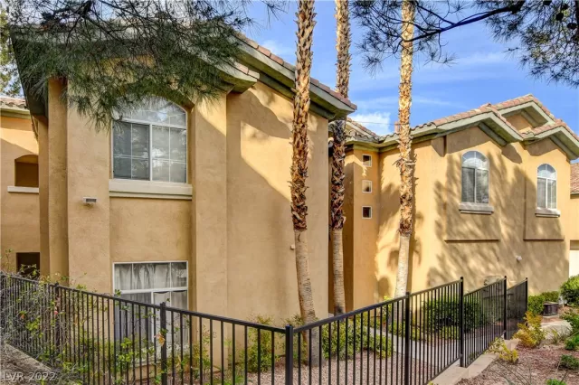 MLS: 2383372 Condo For Sale