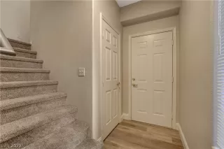 Photo #3: 2383372 Listing