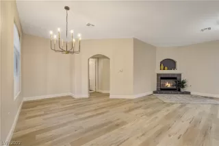 Photo #5: 2383372 Listing