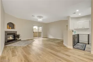 Photo #6: 2383372 Listing