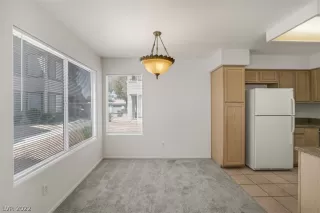 Photo #4: 2383393 Listing