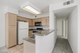 Photo #5: 2383393 Listing