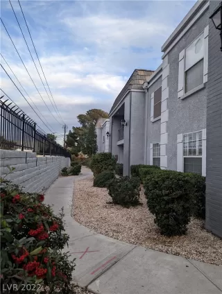 Photo #5: 2383408 Listing 