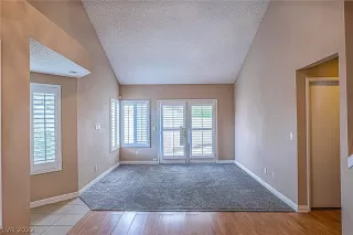 Photo #2: 2383419 Listing