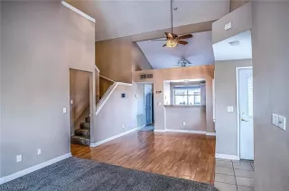 Photo #3: 2383419 Listing