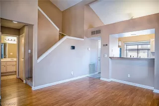 Photo #4: 2383419 Listing