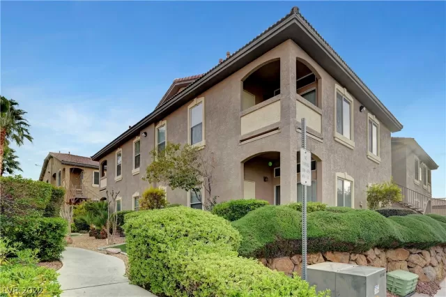 MLS: 2383433 Condo For Sale