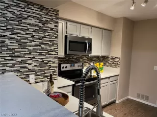 Photo #2: 2383501 Listing 