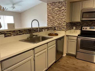 Photo #3: 2383501 Listing 