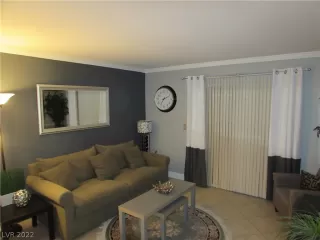 Photo #2: 2383502 Listing