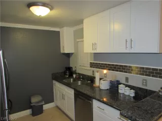 Photo #4: 2383502 Listing